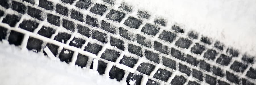 Tyre mark in the snow